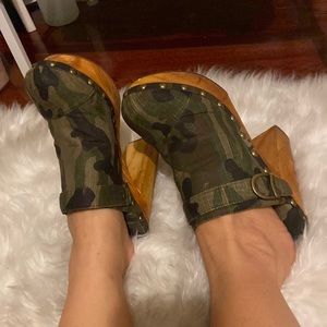 Used Camoflauge Jeffrey Campbell wooden clogs size 6.5/7